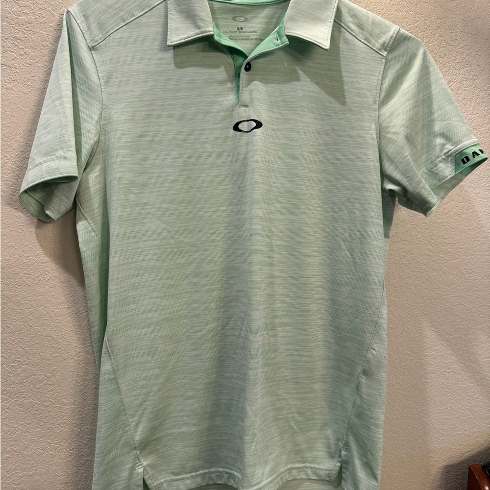 Oakley light Green Men's golf Shirt. Great condition